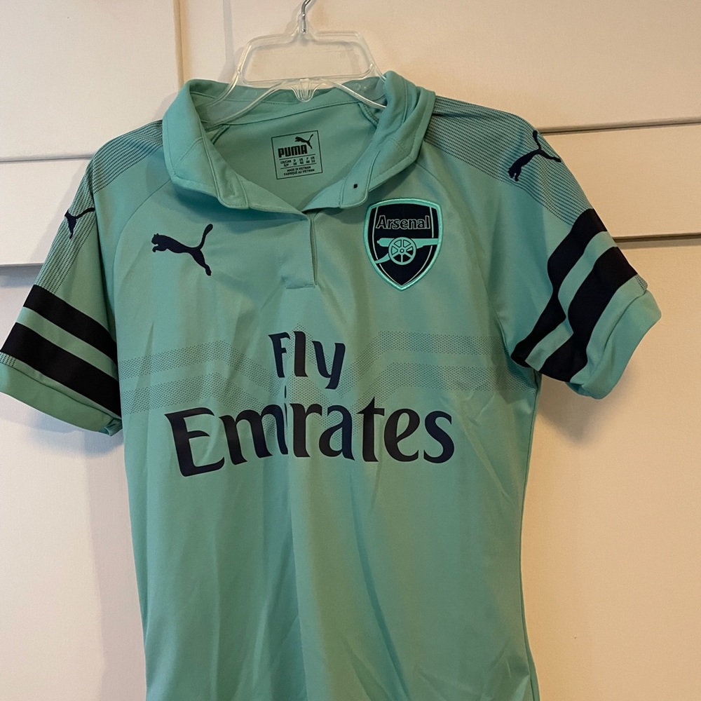 Women’s Small Mint green Arsenal jersey
